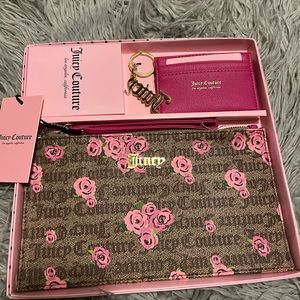 Juicy couture Wristlet /key ring /credit card holder perfect gift 💝set! 3 items